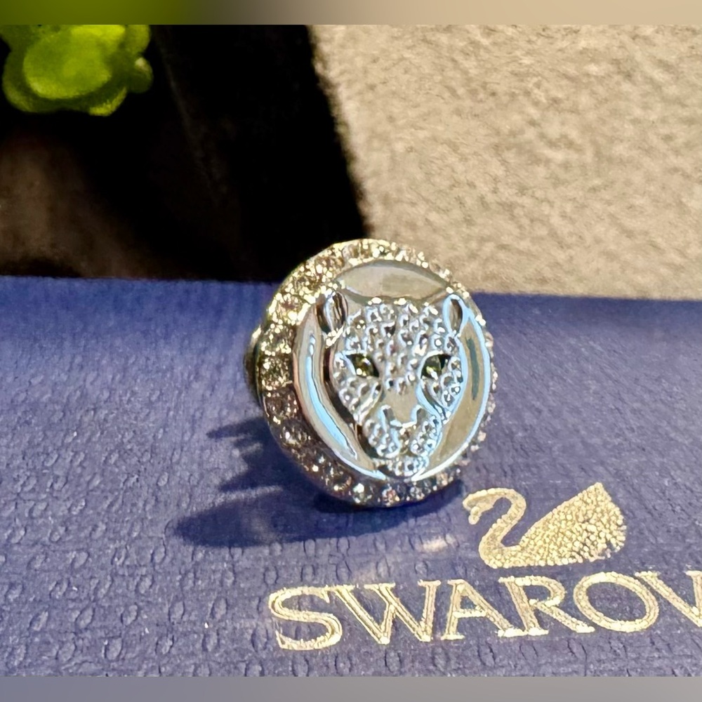 Swarovski Crystal 2019 SCS Amur Leopard Tack/Brooch Pin